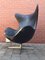 Egg chair in pelle nera di Arne Jacobsen per Fritz Hansen, anni '60, Immagine 3