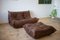 Puf Togo de cuero en marrón oscuro y sofá de dos plazas de Michel Ducaroy para Ligne Roset. Juego de 2, Imagen 1