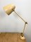 Industrielle Beige Mid-Century Tischlampe, 1960er 5