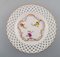 Assiettes Antique Meissen en Porcelaine Percée avec Motifs Floraux Peints à la Main, Set de 2 4