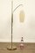 Lámpara de pie de arco Mid-Century de latón, años 50, Imagen 1