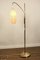 Lámpara de pie de arco Mid-Century de latón, años 50, Imagen 3