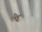 Anello a taglio Navette in oro grigio 0,7 Carati fiancheggiato da diamanti, Immagine 2