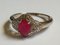 Ring mit ovalem Rubin in einem Kreis aus Diamanten 3