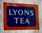 Doppelseitiges Emaille Lyons Werbeschild von Lyons Tea, 1930er 6