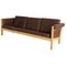 Vollständig restauriertes dänisches 3-Sitzer Sofa aus Eiche & Braunem Leder von Hans J. Wegner für Getama, 1960er 1