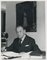 Britischer Dramatiker W. Somerset Maugham an seinem Schreibtisch, 1958 1