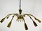 Lámpara de araña Mid-Century grande de latón con 12 brazos de Kalmar, años 50, Imagen 5