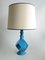 Lampada da tavolo geometrica in ceramica blu, anni '60, Immagine 1