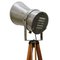 Industrielle Vintage Vintage Dreibein Scheinwerfer Stehlampe aus grauem Holz 5