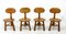 Französische moderne dreibeinige Stühle & Tisch aus massiver Eiche, 1970er, 5er Set 20