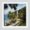 Impresión Hotel Oversize C bahamená enmarcada en blanco de Slim Aarons, Imagen 1