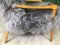 Butaca vintage de piel de oveja gris de TON, años 60, Imagen 10