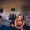 Affiche Britt Ekland Oversize Encadrée Encadrée en Noir par Slim Aarons 2