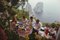 Al Fresco On Capri C Druck von Slim Aarons in Schwarz Gerahmt 2