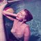 Impresión de Esther Williams C enmarcada en blanco de Slim Aarons, Imagen 1