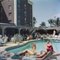 Imprimé O de Palm Beach Oversize Encadré Blanc par Slim Aarons 1