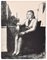 Litografía Sitting Woman - Original de P. Borra - años 50, Imagen 1