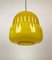 Lámpara colgante moderna en forma de globo de vidrio amarillo, años 60, Imagen 5