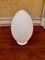Lámpara de mesa modelo Egg de vidrio opalino de Ben Swildens para Fontana Arte, años 90, Imagen 3