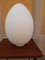 Lampada da tavolo Egg modello 2646/1 grande in vetro opalino di Ben Swildens per Fontana Arte, inizio XXI secolo, Immagine 1