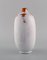 Vase aus weiß glasierter Keramik mit Muscheln von Anna Lisa Thomson, 1950er 5