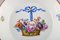 Niedrige antike Meissen Schale aus handbemaltem Porzellan mit Blumenkorb 2