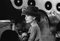 Affiche Audrey Hepburn Audrey's Funny Face Argentée en Résine Encadrée en Noir par Bert Hardy 1