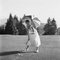 Golfing Hepburn Versilberter Gelatine Harz Druck in Weiß von Hulton Archive 1