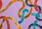 Abstraktes Diptych von Leuchtenden Gelben Strichen auf Violetter Malerei, 2020 8