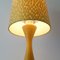 Skandinavische Mid-Century Tischlampe mit stilisiertem gelb-goldenem Schirm 7