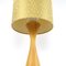 Skandinavische Mid-Century Tischlampe mit stilisiertem gelb-goldenem Schirm 3