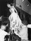 Audrey Hepburn On Set of Sabrina Archival Pigment enmarcado en negro de George Rinhart, Imagen 1