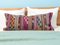 Fodera per cuscino Kilim viola in lana ricamata a righe di Zencef Contemporary, Immagine 5
