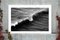 Impresión Long Wave in Venice Beach en blanco y negro de Giclée sobre papel de algodón mate, Imagen 2