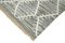 Grauweißer Flatwave Kilim Teppich aus geometrischem Material 4