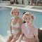 Stampa Slim Aarons, Connelly e Guest C bianca con cornice, Immagine 2