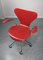 Silla giratoria modelo 3217 en rojo de Arne Jacobsen para Fritz Hansen, Imagen 8