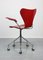 Sedia girevole modello 3217 rossa di Arne Jacobsen per Fritz Hansen, Immagine 4