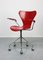 Sedia girevole modello 3217 rossa di Arne Jacobsen per Fritz Hansen, Immagine 2