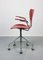 Silla giratoria modelo 3217 en rojo de Arne Jacobsen para Fritz Hansen, Imagen 3