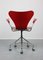 Sedia girevole modello 3217 rossa di Arne Jacobsen per Fritz Hansen, Immagine 5