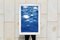 Reflexiones geométricas verticales en agua, monotipo Cutout original en azul 2019, Imagen 3