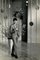 Desconocido - Retrato de Gene Pitney During a Show - Impresión fotográfica vintage - años 60, Imagen 1