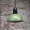 Lámpara colgante industrial vintage de vidrio esmaltado en verde con superficie de baquelita, Imagen 7