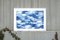 Reflexiones geométricas del agua en movimiento, transparencias geométricas en azul y blanco 2021, Imagen 3