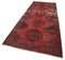 Alfombra de pasillo turca vintage sobreteñida en rojo, Imagen 3