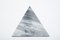 Dreieckiges Schneidebrett aus grauem Marmor von Fiammettav Home Collection 1