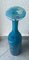 Vaso a forma di bottiglia blu con decorazione Ming di Harris Michael per Mdina, Immagine 2
