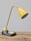 Anpassbare Mid-Century Tischlampe aus Messing und Vide Poche mit gelbem Schirm aus Metall 6